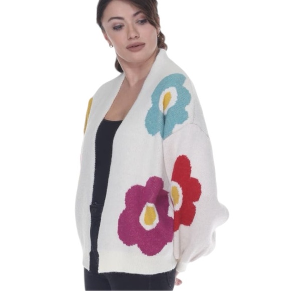 RAIN AND ROSE Oversized Flower Pop Cardigan - Picture 2 of 7